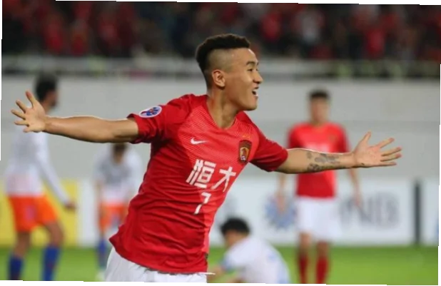 足球经纪人早已超越单纯的中介身份